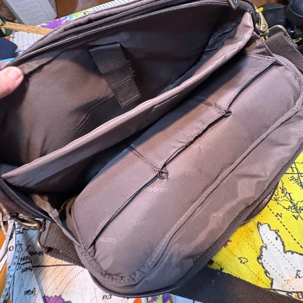 Samsonite Colombian Leather Flapover Laptop Case travel brown classic